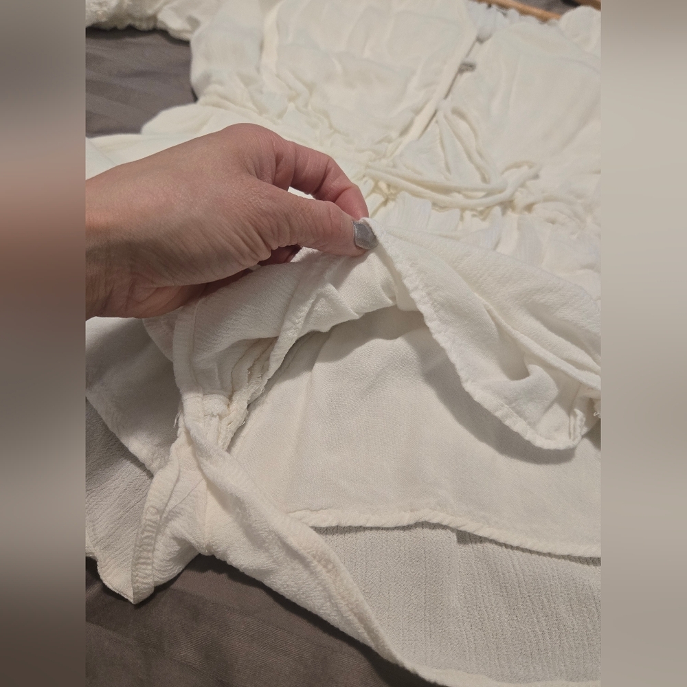 Urban Outfitters UO Junie Long Sleeve Romper In Cream. Size XS. - Picture 6 of 12